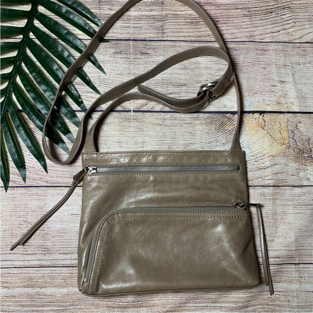 HOBO Cassie Leather Crossbody Bag in Ash